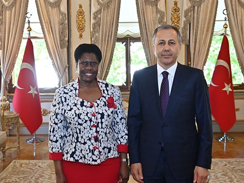 لتساتسی-دوبا(Letsatsi-Duba )، سفیر جمهوری آفریقای جنوبی در آنکارا، با استاندار یرلی کایا دیدار کرد